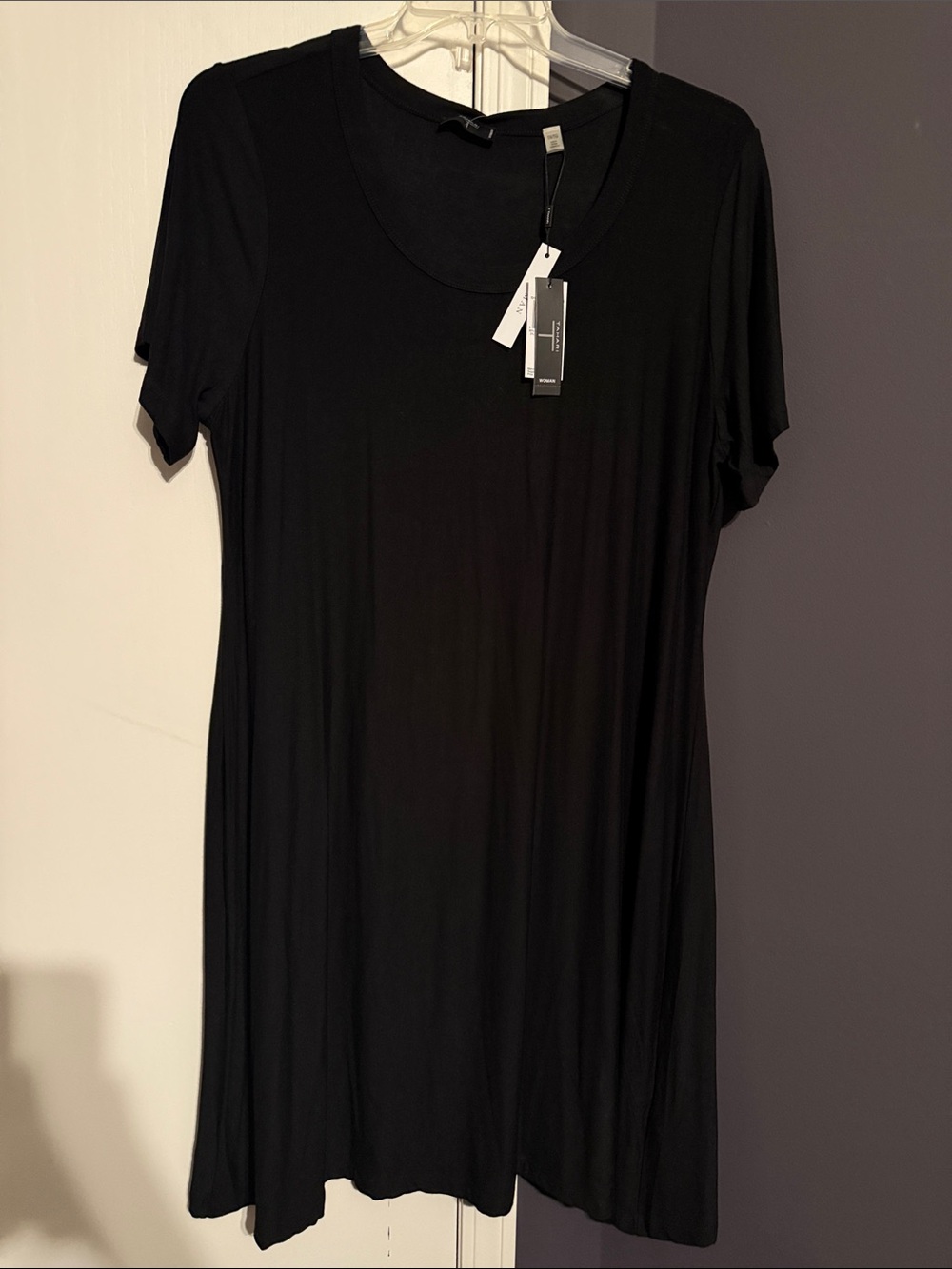 Tahari                              Classic Black Scoop Neck Women's Dress